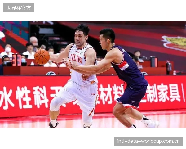 周琦凭借内线绝对统治力护航北京队，广东队锋线群被打爆。